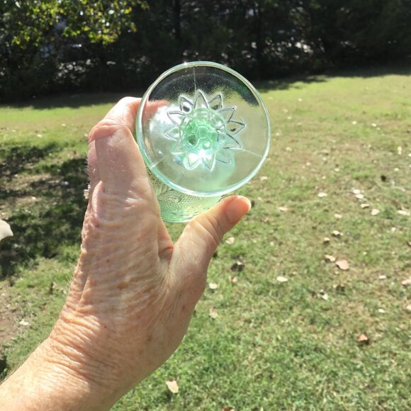 Vintage Indiana Glass Green Pressed Glass Decanter & 6 Matching Goblets - Picture 9 of 9